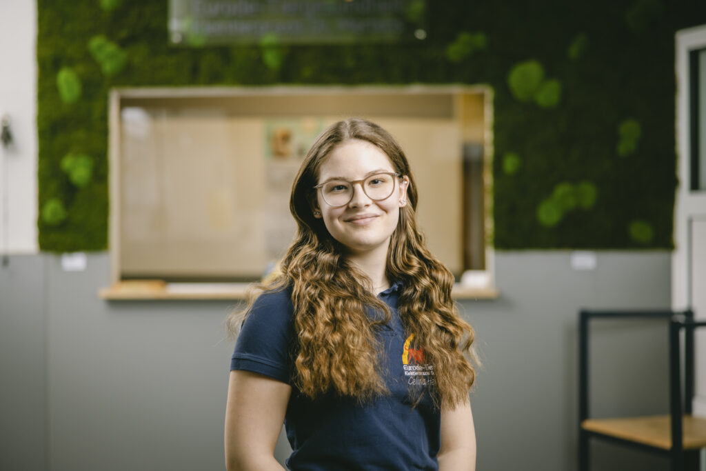 TFA-Azubi-Celina-Heinen-Soler-Eurode-Tiergesundheit-Herzogenrath Portraitbild Tiermedizinische Fachangestellte Celina Heinen Soler